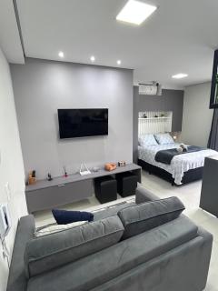 Studio 64 novo bem equipado com ar condicionado, cozinha completa, até 4 pessoas - Centro Mogi - 9