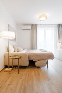 New Bright & Quiet Central Studio Top Floor - Bratislava - 8