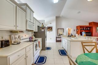 8 Mi to Sea! Snowbird Haven with Porch in Palm Coast - 8