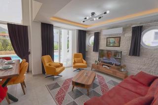 Detached Villa with Private Pool in Ölüdeniz, Fethiye - 3