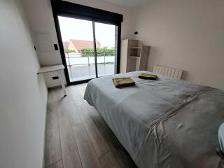 Chambre avec salle de bain privative et borne de recharge électrique T2 - 4