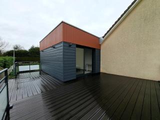 Chambre avec salle de bain privative et borne de recharge électrique T2 - 3