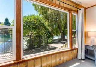 Ground Floor Riverside Cottage with Patio - 2