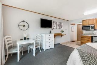 Pet Friendly Riverside Studio in Downtown Bend - 5