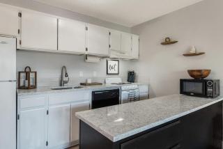 Updated Condo with Deschutes River View - 9