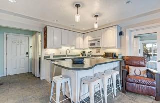 Riverfront Cottage - Steam Room & Pet Friendly - 8