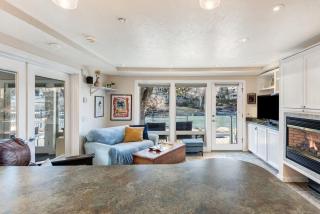 Riverfront Cottage - Steam Room & Pet Friendly - 4