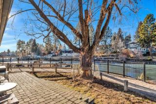 Riverfront Cottage - Steam Room & Pet Friendly - 6