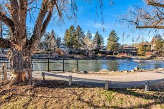 Riverfront Cottage - Steam Room & Pet Friendly - 5