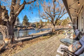Riverfront Cottage - Steam Room & Pet Friendly - 4