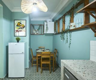 5 min From Train with Queen Bed - 5