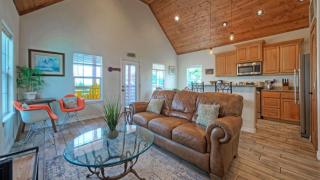 Coles Cabin by AvantStay Coastal Retreat • Pool Access Balcony Water Views Mins to Beach - 9