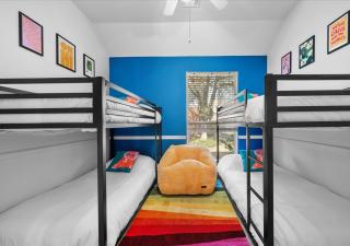 NEW! Stylish Home Arcade & Fireplace Sleeps 10 - 4