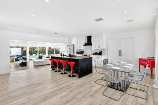 Spacious Miami 4BR Retreat with Pool & BBQ - 9