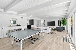 Spacious Miami 4BR Retreat with Pool & BBQ - 7