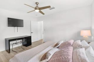 Spacious Miami 4BR Retreat with Pool & BBQ - 2