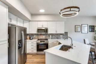 Bright and Modern! Family Home 11 Mi to Dtwn Tacoma - 2