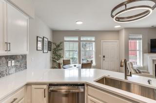 Bright and Modern! Family Home 11 Mi to Dtwn Tacoma - 1