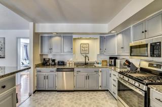 Private Hot Tub and Lake Access Poconos Escape! - 2