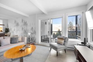 Chic Mt-Tremblant Condo with View on the Lake by Denstays - 8