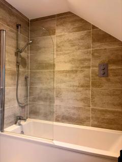 Spacious & Modern House in Sittingbourne - 6