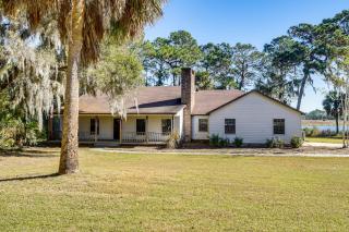 Lake Smith Getaway with Dock Families Welcome! - 8