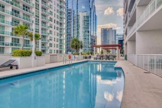 Luxe Miami Vice Condo! Bay Views and Pool Access - 8