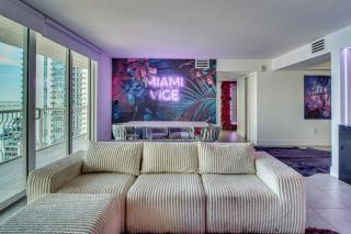 Luxe Miami Vice Condo! Bay Views and Pool Access - 6