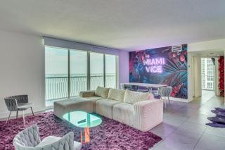 Luxe Miami Vice Condo! Bay Views and Pool Access - 4