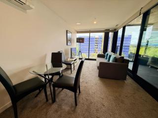 Midnight Luxe 1BR 1Bath 1Car 506 in the heart of Braddon Pool Sauna Gym Park - 1