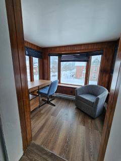 2BR Retreat with King Loft, Near Downtown Hospital - 7