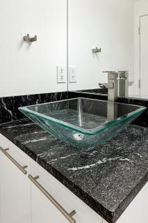 Romantic modern condo by the lake - 1