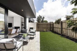 Perfect Family Getaway, Stylish, Steps to Beach - 6