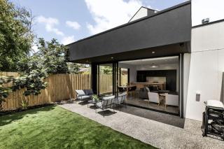 Perfect Family Getaway, Stylish, Steps to Beach - 5