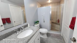 Spacious 2 BR, 3 beds, sleeps 6, kitchen, laundry - 3