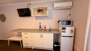 Mandurah Coastal Studio - Pool Outlook - 1