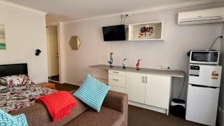 Mandurah Coastal Studio - Pool Outlook - 1