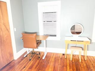 Beautiful and Comfy Home near Strong Memorial Hospital-king sized bed - 4