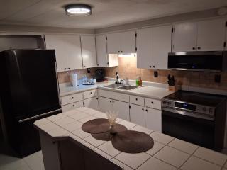 Nostalgic 2bed home in Crystal River, Minutes to Kings bay, Manatees &more - 1