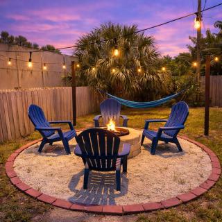Modern 4BR Getaway Pet Friendly Outdoor Lounge - 7