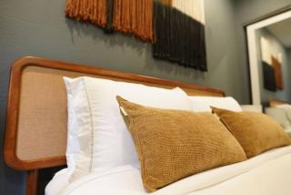 Moody Japandi Hideaway | Stylish 1BR near Downtown - 3