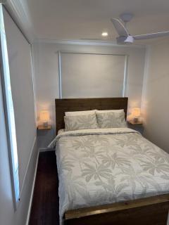 Princes Beach Cottage, sea views, BBQ & fireplace - 2