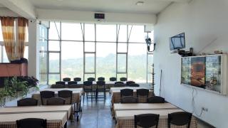 LAVISH Hotel & Restaurant - 3