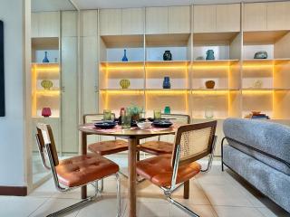 2BR Mid-Century Modern Staycation in Verdon Parc - 5