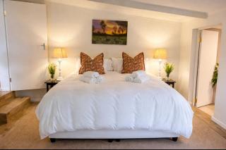 Modern Farm-Style Cottage with Fireplace & Garden - 3