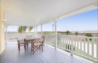 Seaside Queenslander KGari Views, Coastal Charm - 8