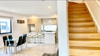 Melbourne CBD link Modern House - 6
