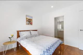 Melbourne CBD link Modern House - 1