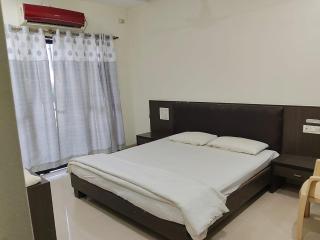 Hotel Sai Palace Executive Lodging - 1