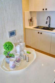 ®{2Br~Marbella~Views} Jaccuzi PoolBeachfront - 1